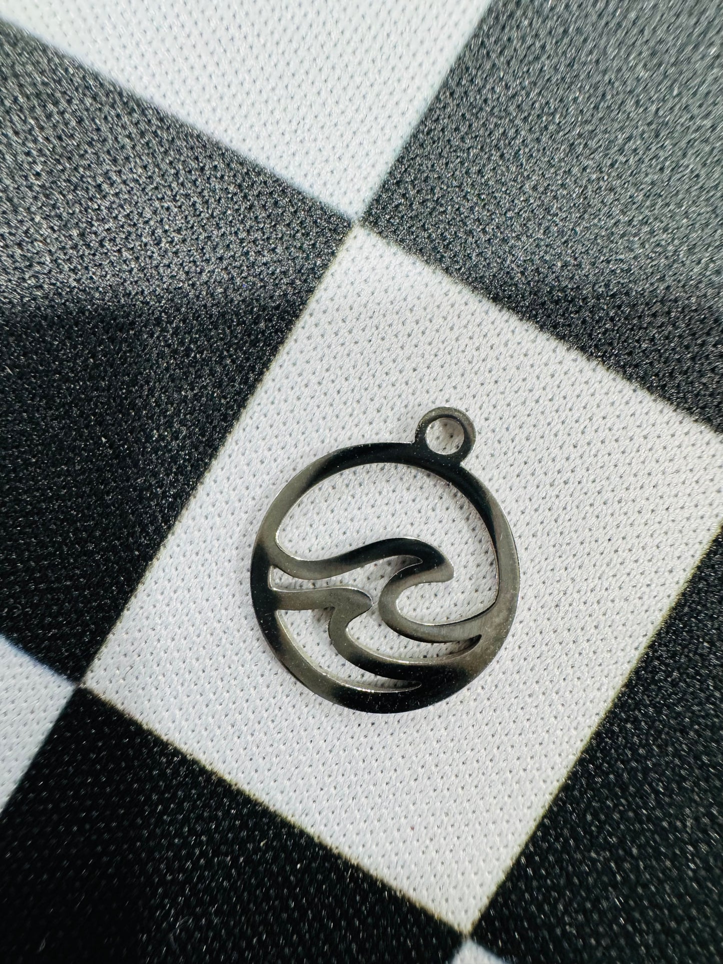 HUNTRCO Wave Charms