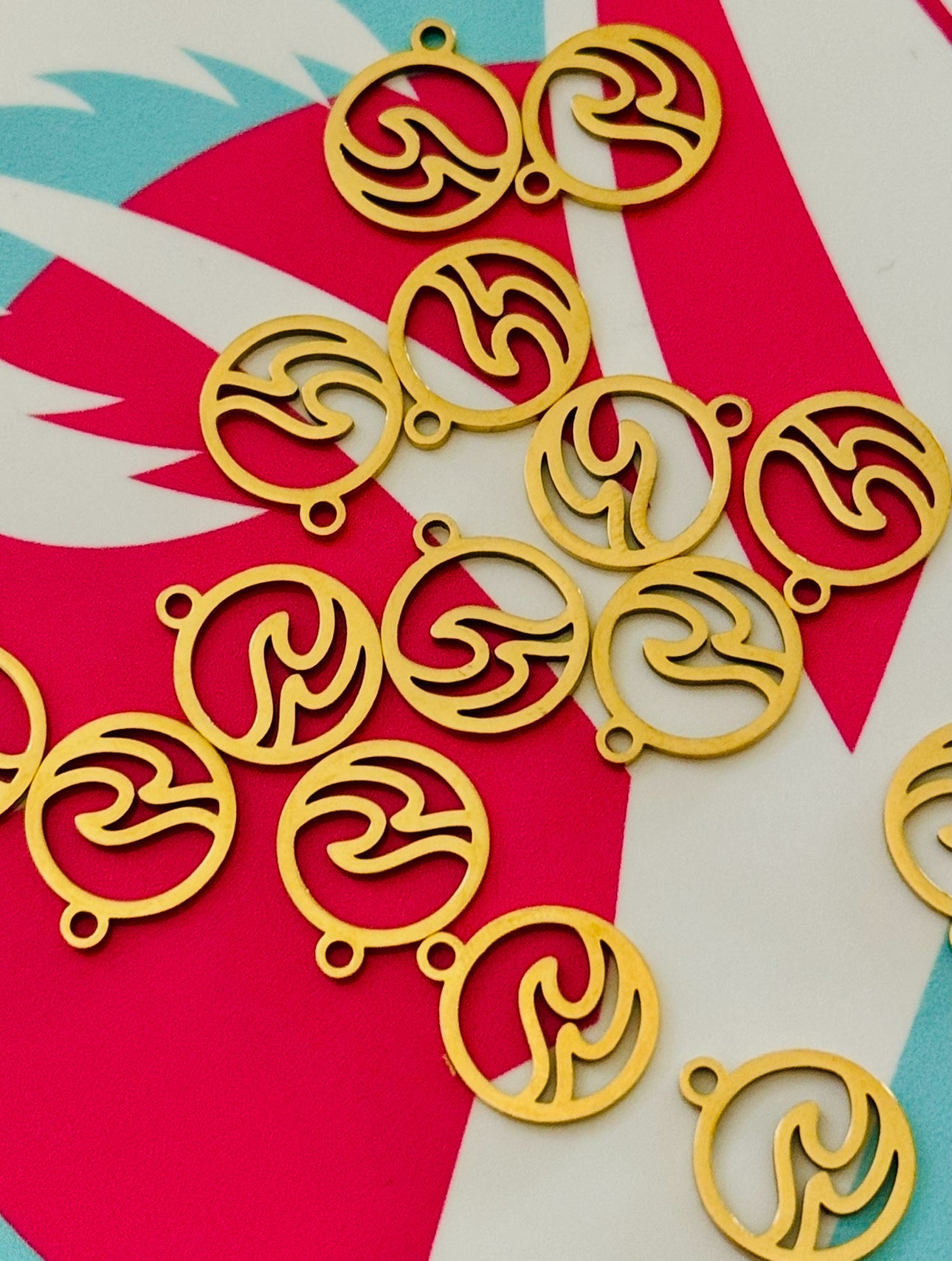 HUNTRCO Wave Charms