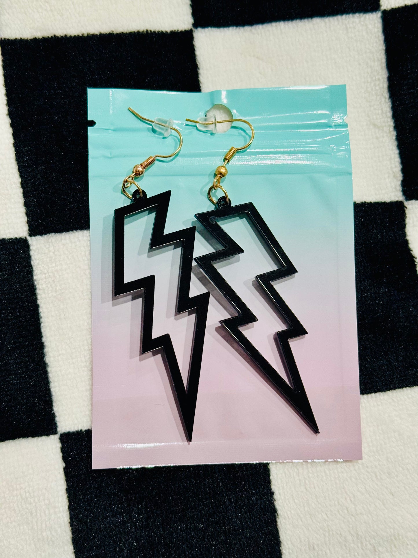 HUNTRCO Lightning Bolt Earrings