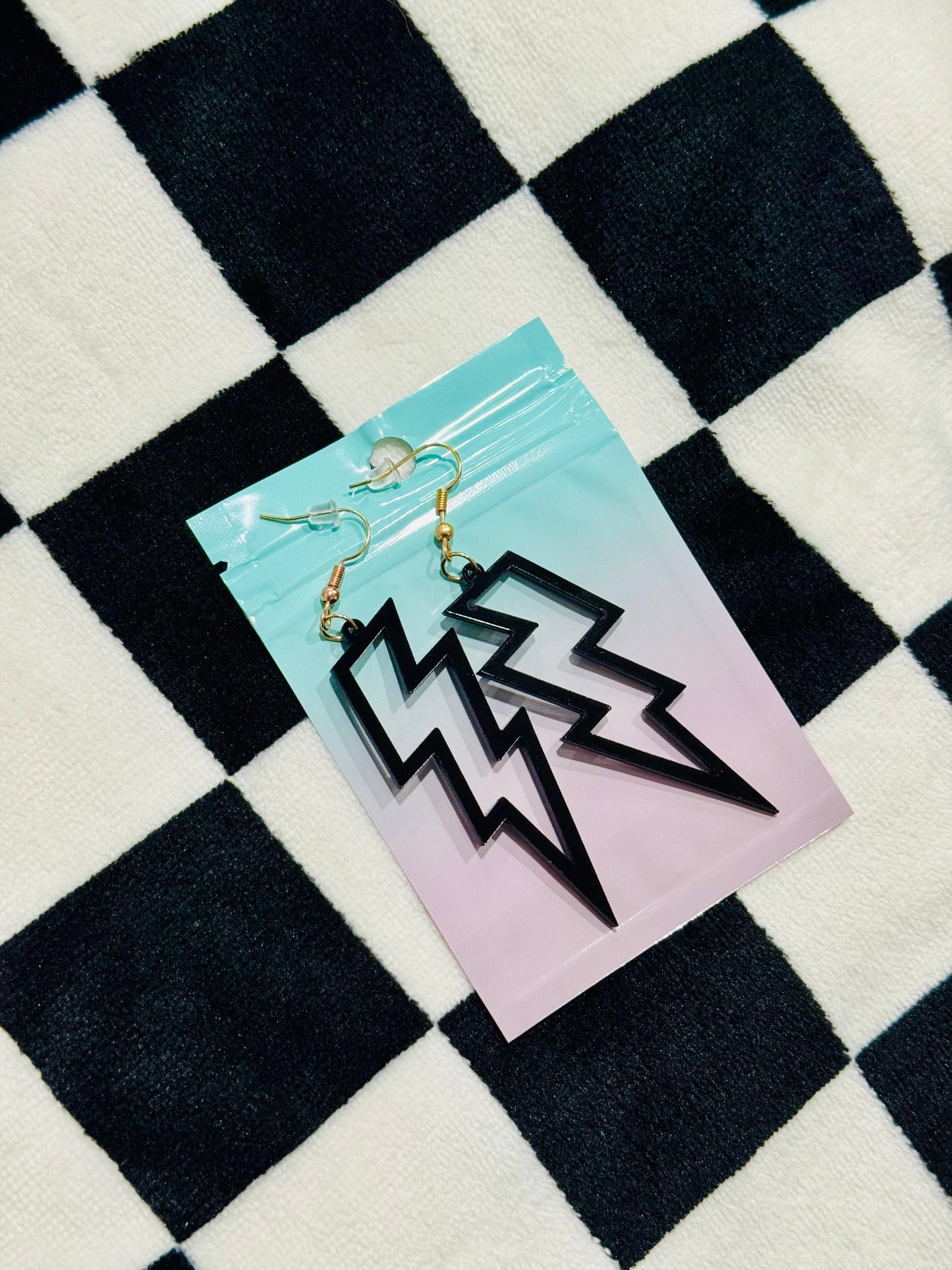 HUNTRCO Lightning Bolt Earrings